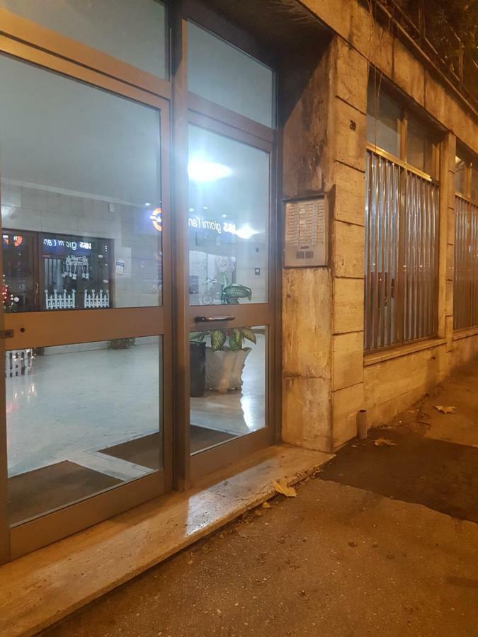 Small Bedroom Vomero'S Naples Exterior photo