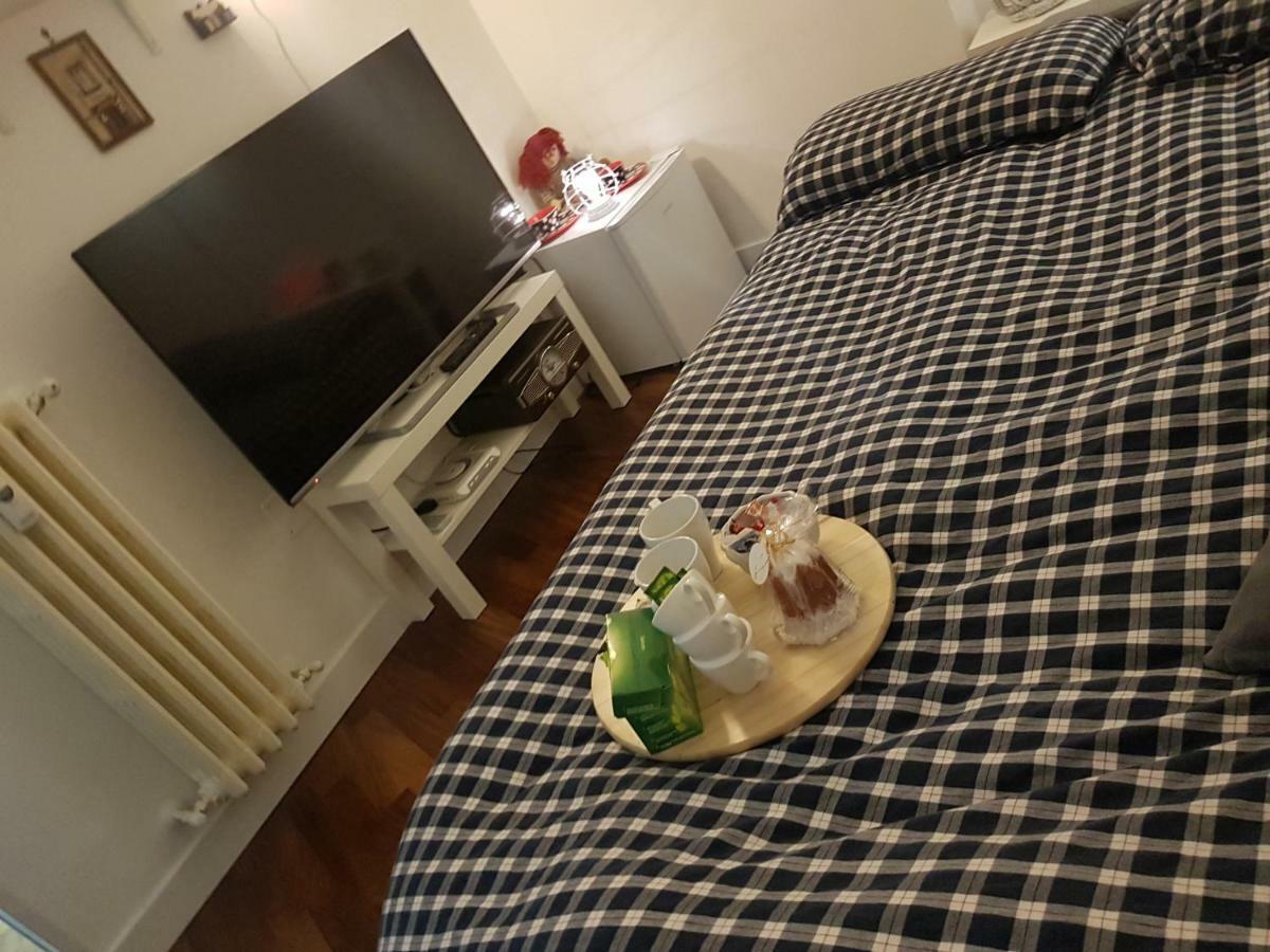 Small Bedroom Vomero'S Naples Exterior photo