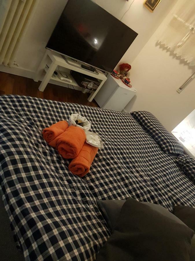 Small Bedroom Vomero'S Naples Exterior photo