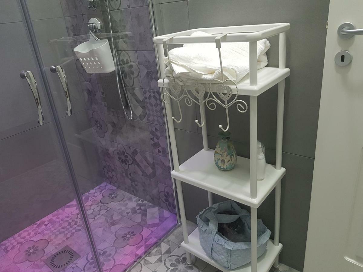 Small Bedroom Vomero'S Naples Exterior photo