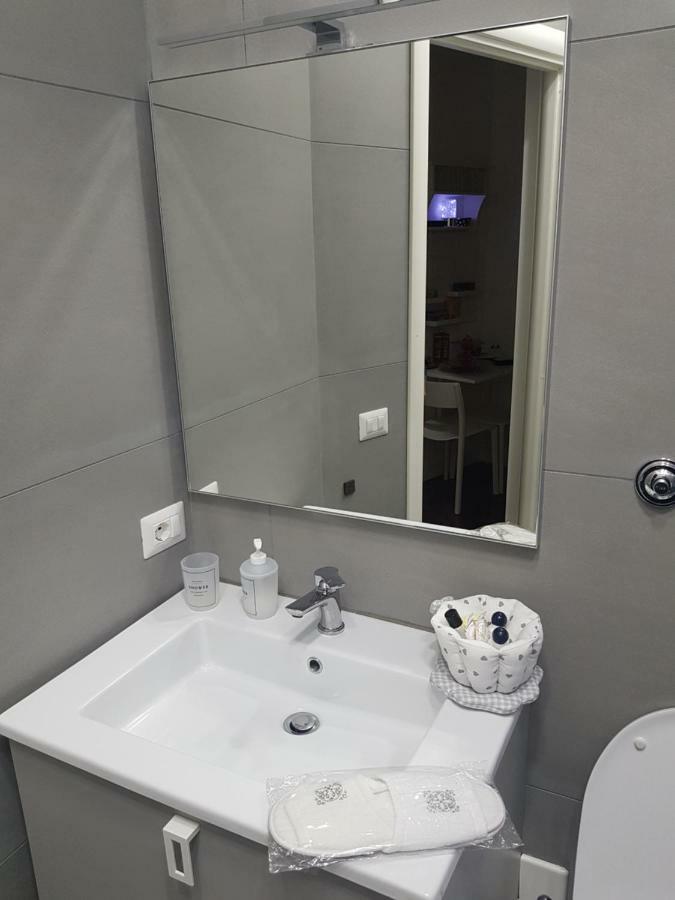 Small Bedroom Vomero'S Naples Exterior photo